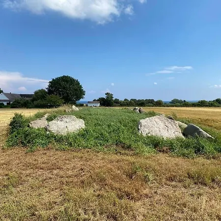 Semesterbostad Idyllisk Gard Med Ro, Plads Og Havudsigt