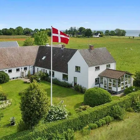 Feriehus Idyllisk Gård Med Ro, Plads Og Havudsigt