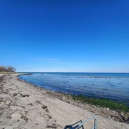 Idyllisk Gård Med Ro, Plads Og Havudsigt Feriehus