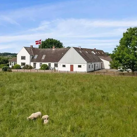 Feriehus Idyllisk Gård Med Ro, Plads Og Havudsigt *