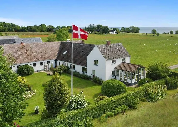 Prázdninový dům Idyllisk Gard Med Ro, Plads Og Havudsigt