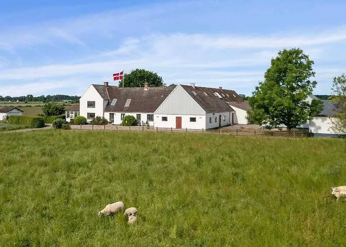 Prázdninový dům Idyllisk Gard Med Ro, Plads Og Havudsigt *